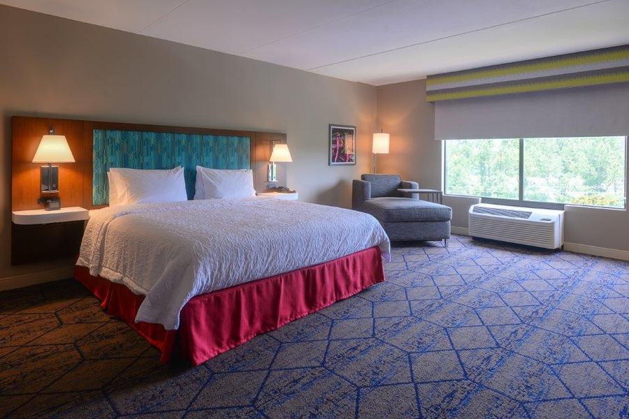 Hampton Inn Tampa — Pinnacle South hotel FF&E project